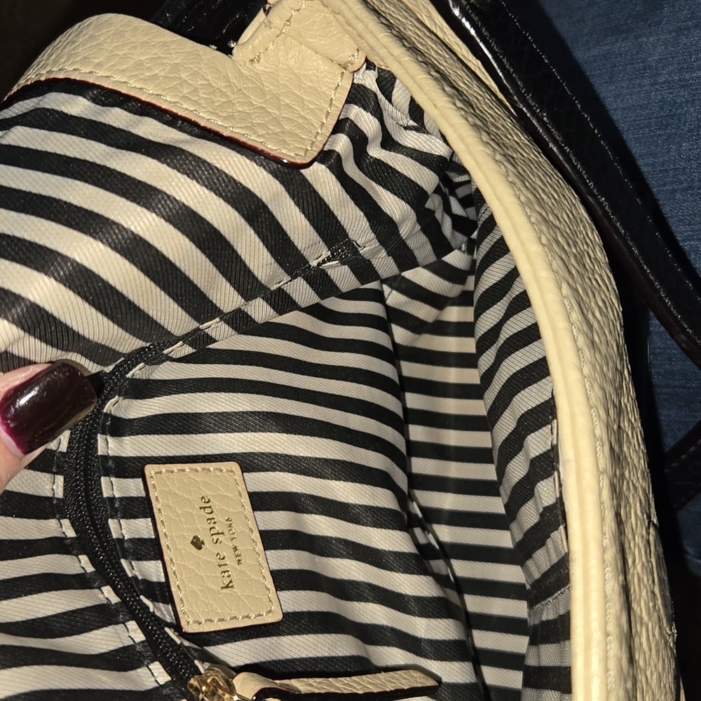 Black and Cream Leather Bag - Picture 14 of 17